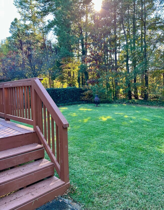 Building Photo - 213 Trailview Dr