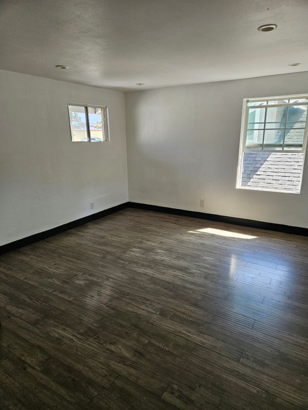 Building Photo - 534 N Berendo St