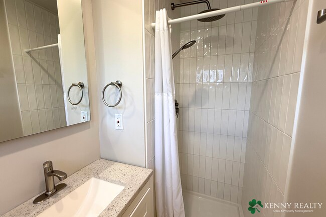 Building Photo - Recently Remodeled 3 Bedroom Corner Home i...