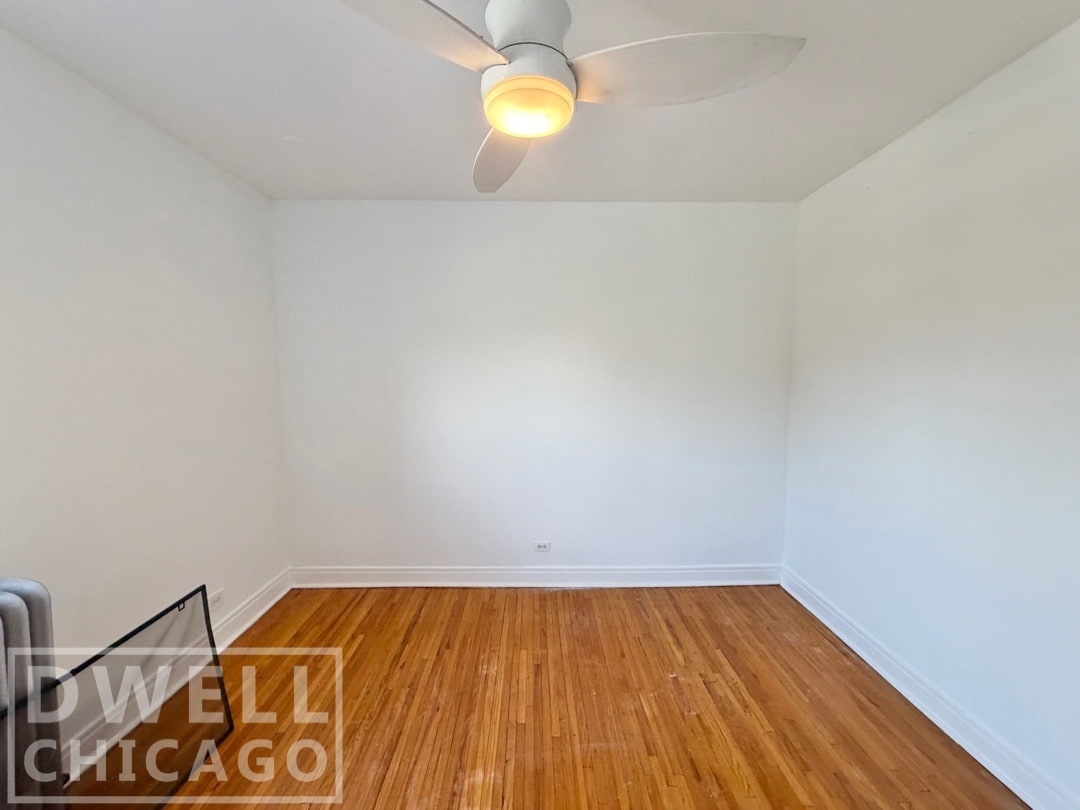 Building Photo - 7033 N Sheridan Rd