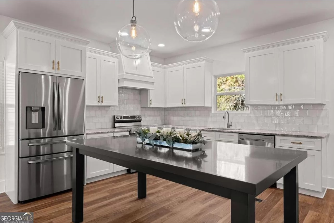 Building Photo - 747 Golden Ave