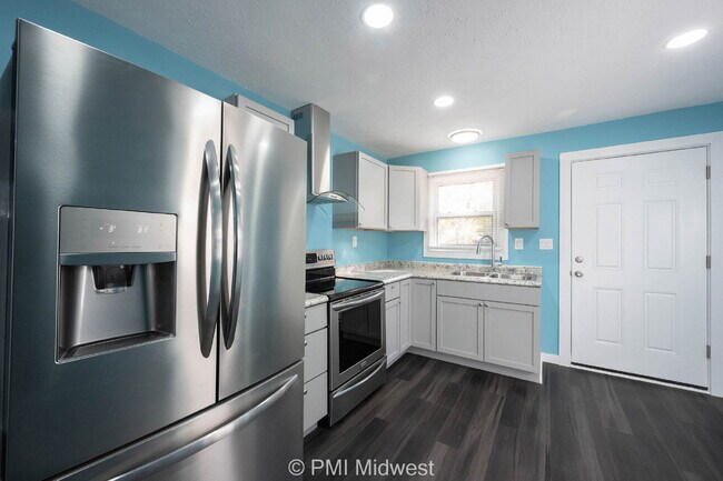 Building Photo - "Charming 3-Bed, 2-Bath Home in Indianapol...