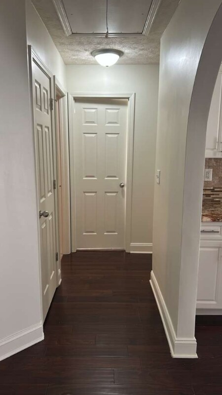 Building Photo - 805 Georgian Hills Dr