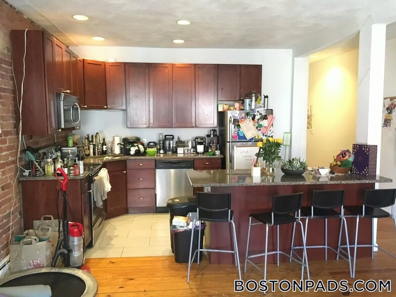 Building Photo - 610 Columbus Ave