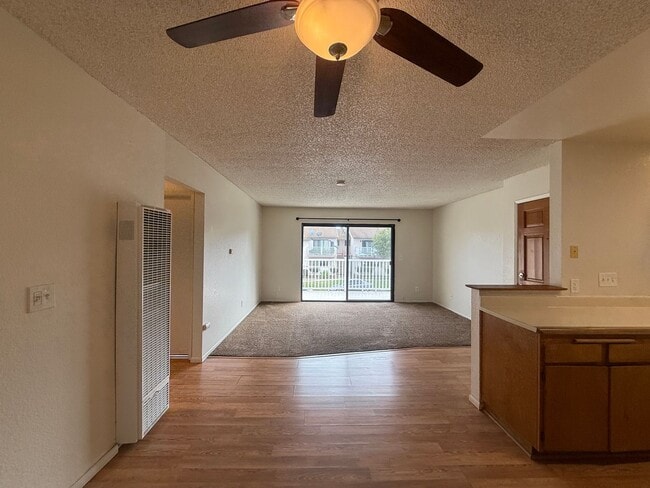 Building Photo - Quail Meadows Upstairs Condo