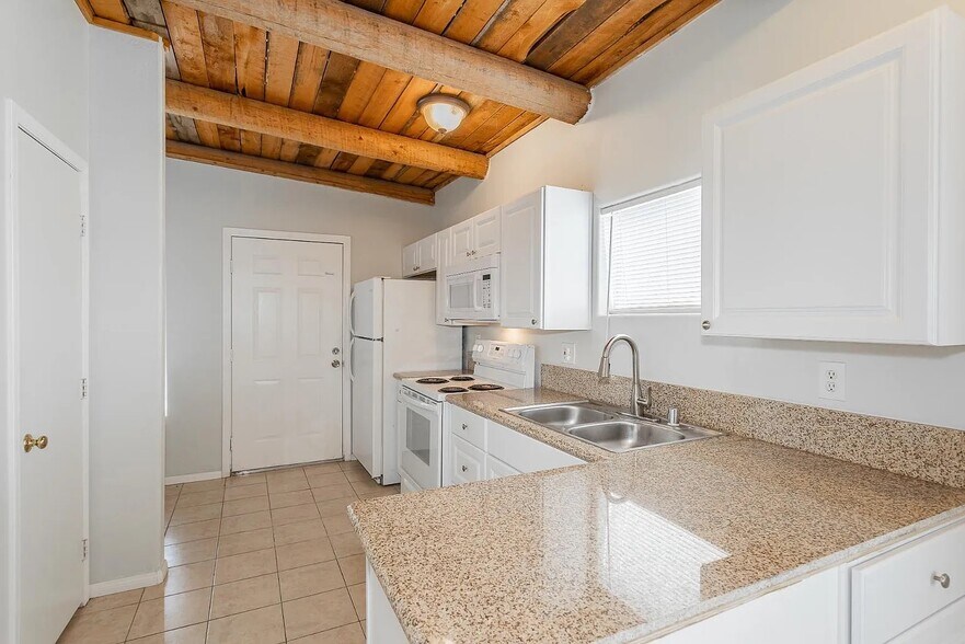 Building Photo - 1960 E Ambush St