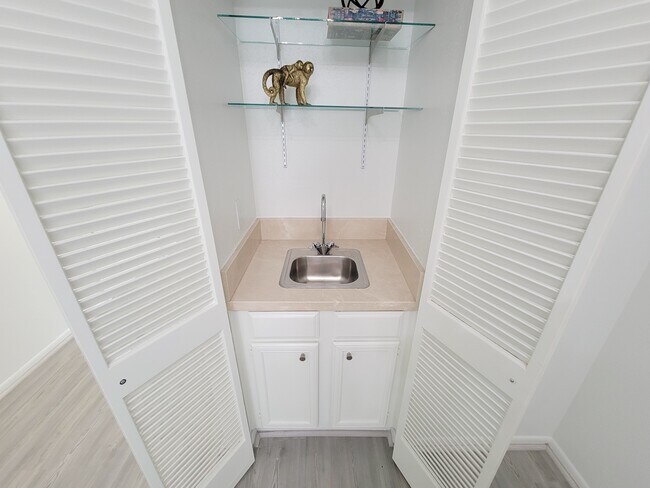 Building Photo - 755 Bering Dr