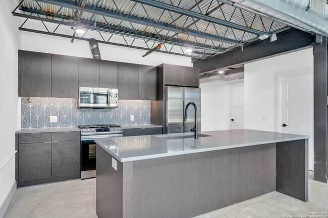 Building Photo - 215 Coca-Cola Pl