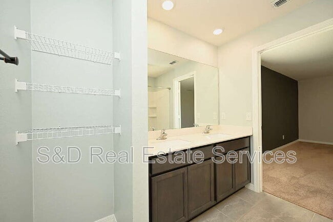 Building Photo - 1563 Swan Lake Cir