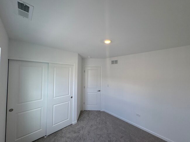 Building Photo - 25636 W Yorkshire Dr