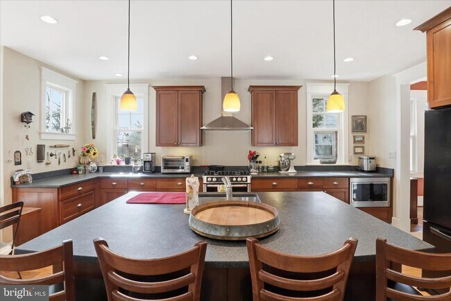 Building Photo - 511 N Fillmore St