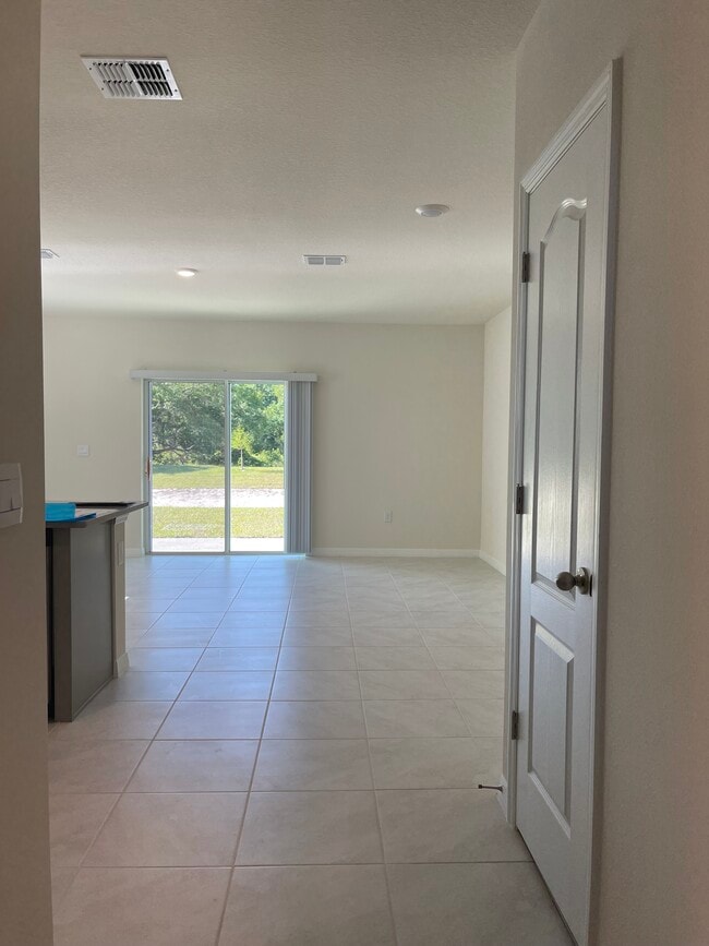 Building Photo - 1584 Swan Swim Dr