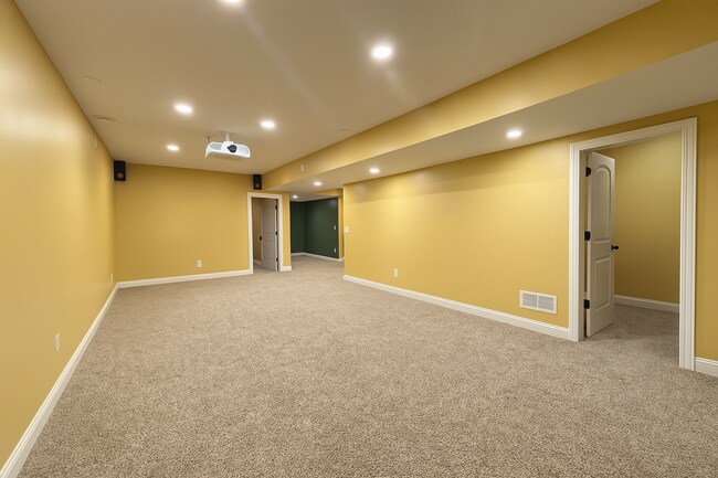Building Photo - Beautifully Spacious 4bed 3.5bath Home, in...