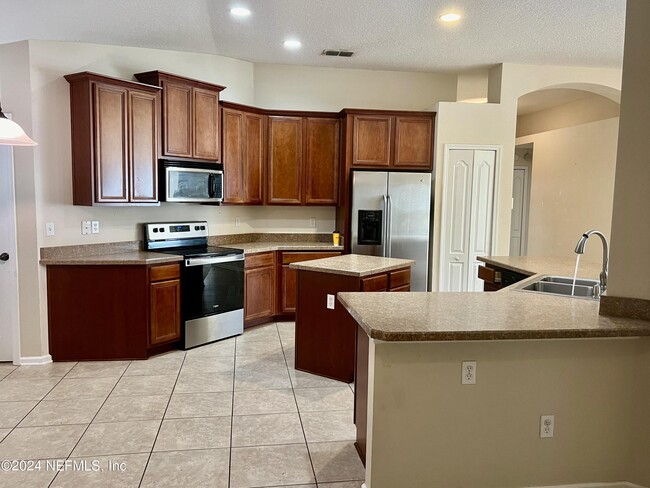 Building Photo - 13407 Devan Lee Dr E