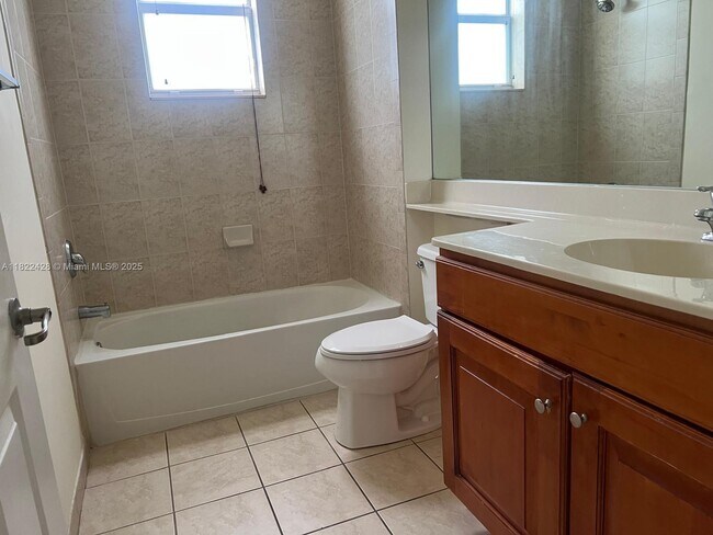 Building Photo - 3500 Oaks Clubhouse Dr