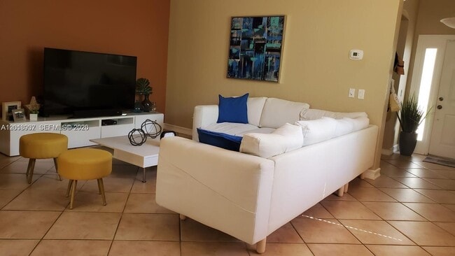 Building Photo - 449 Silver Palm Way