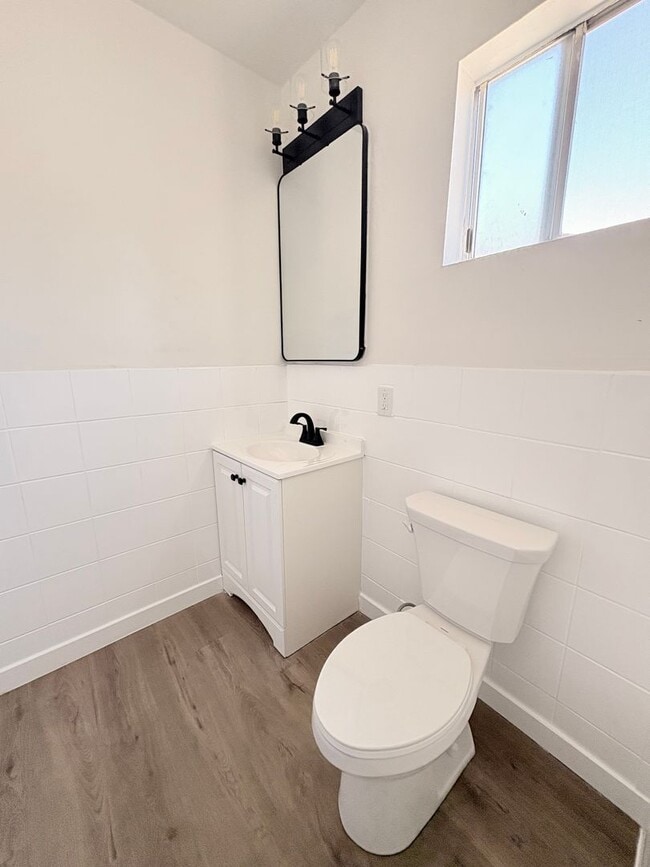 Building Photo - Gorgeous Remodeled 4 bedrooms 2 Bathroom.