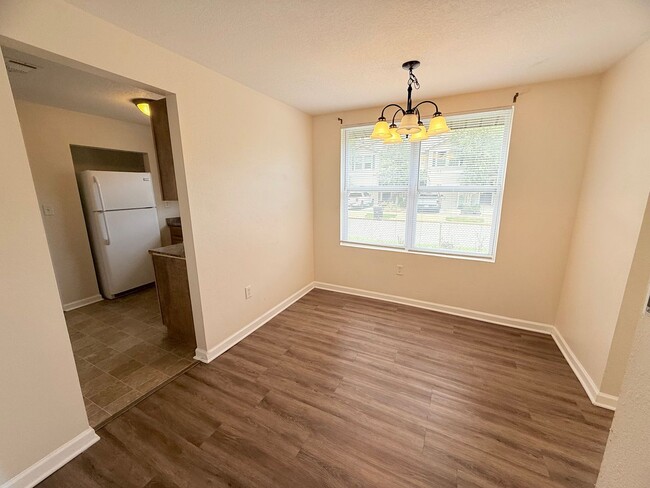 Building Photo - Beautifully Remodeled 3-Bedroom Home