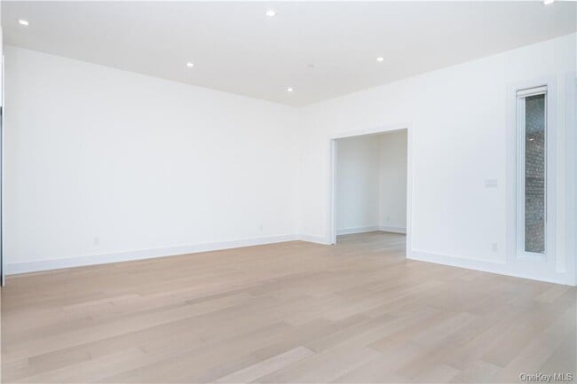 Building Photo - 110 Chatsworth Ave