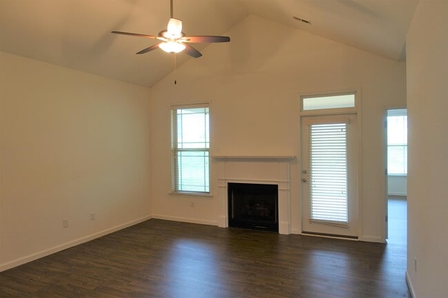 Building Photo - 176 Bur Oak Dr