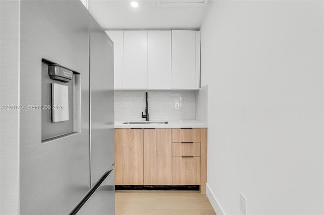 Building Photo - 1611 NE 50th Ct