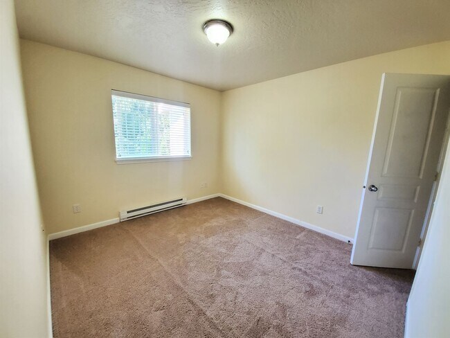 Building Photo - Beautiful Condo in Gilham