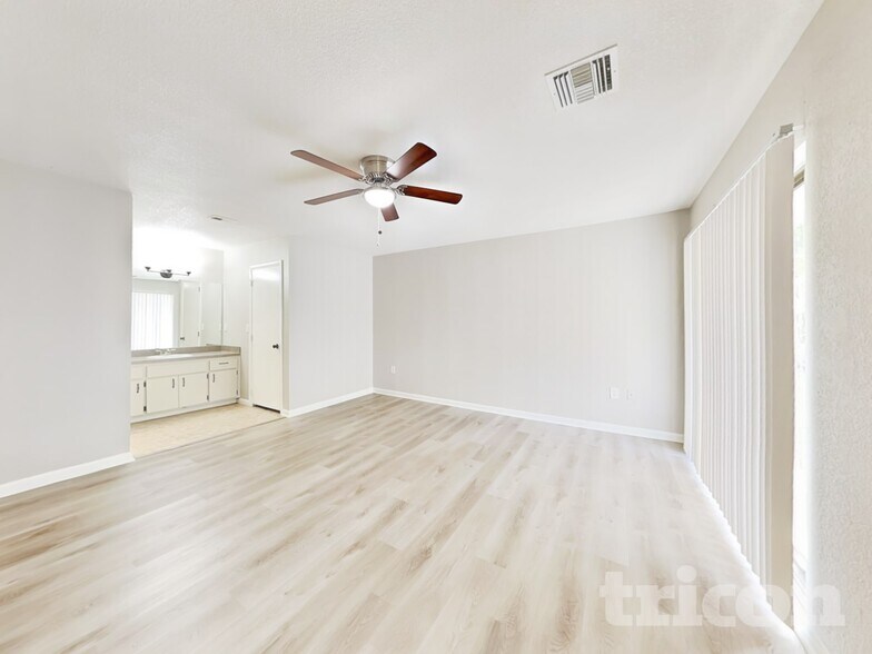 Building Photo - 3701 Sapphire Ln