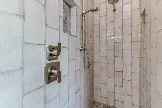 Building Photo - 8411 Bowling Green Dr