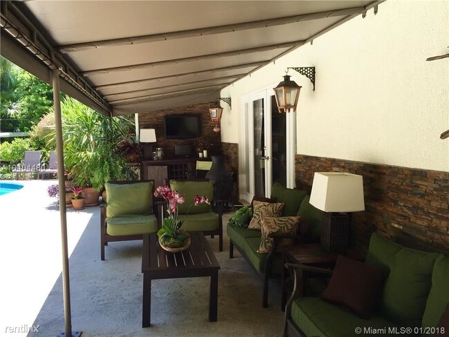 Building Photo - 435 Aledo Ave