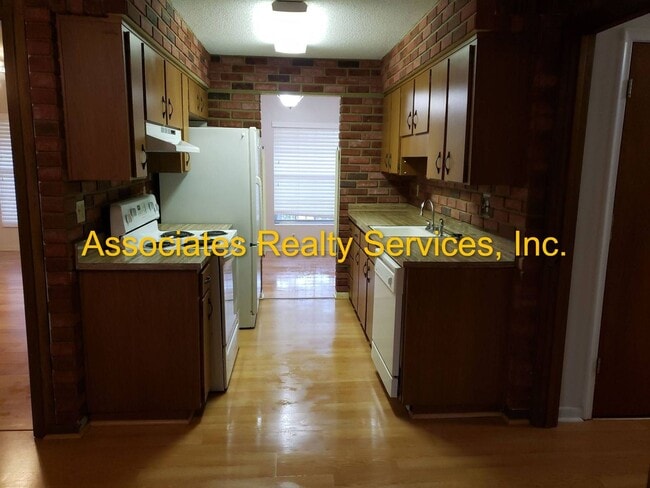 Building Photo - *Sublease* Cute Renovation in Northwood!
