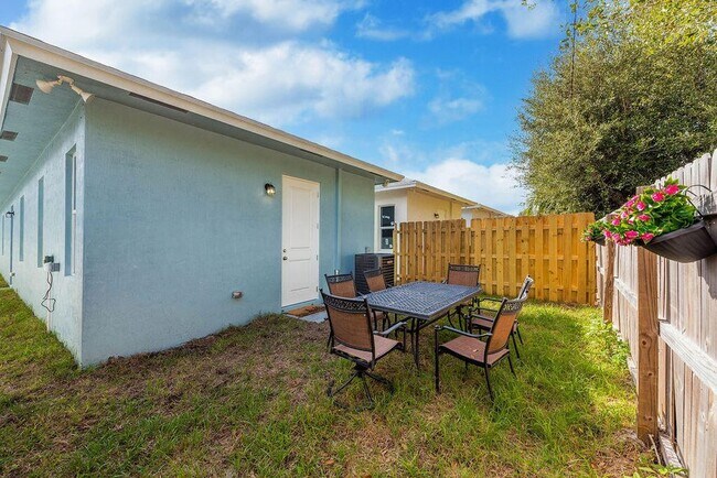 Building Photo - 3177 Hiawatha Ave