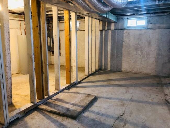 Building Photo - House- NW