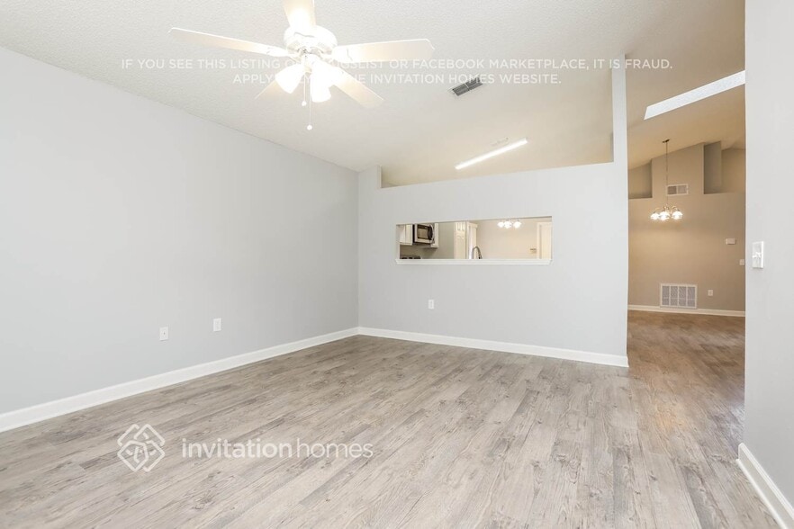 Building Photo - 809 Delfino Pl