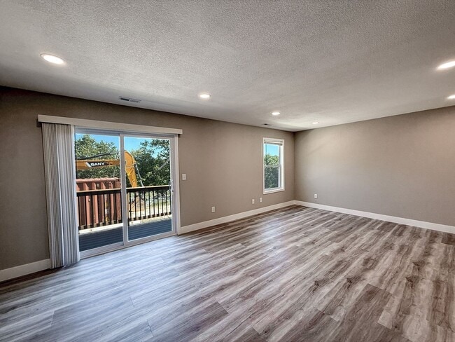 Primary Photo - 45 Crystal Springs Rd