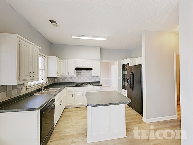 Building Photo - 2611 Peregrine Ct