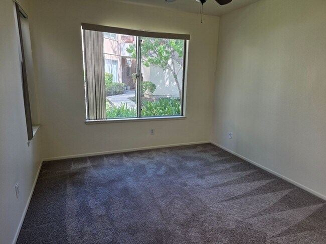 Building Photo - Sharp one level 3-bedroom 2 bath condominium which features two patios. Many amenities.