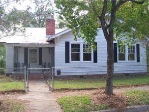 Building Photo - 214 3rd St