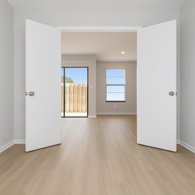 Building Photo - 9224 Roan Ln
