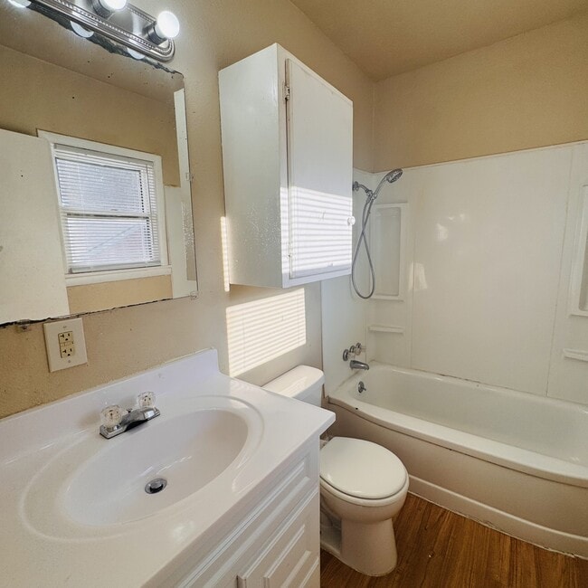 Building Photo - 4024 Howard St