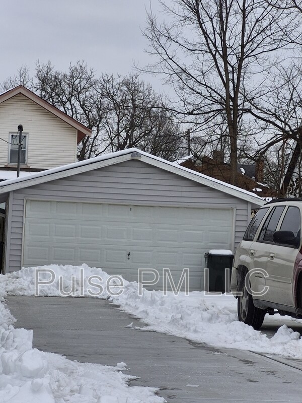 Building Photo - 2730 Dakota Ave