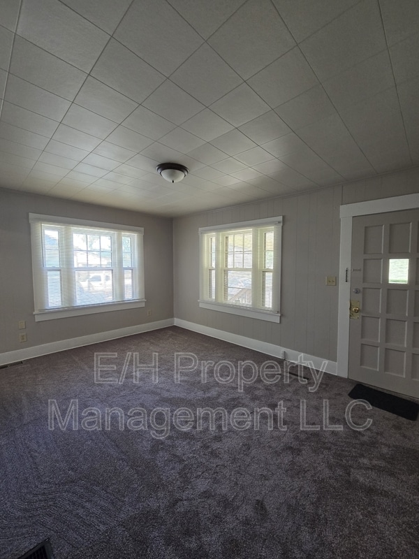 Building Photo - 1649 N Payne Ave