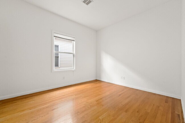 Building Photo - 261 Lexington Ave