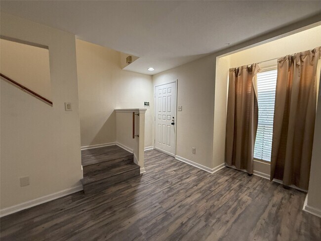 Building Photo - 2100 Wilcrest Dr