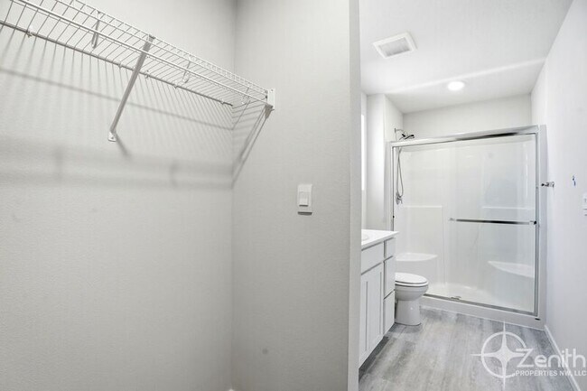 Building Photo - 7805 NE 100th Cir