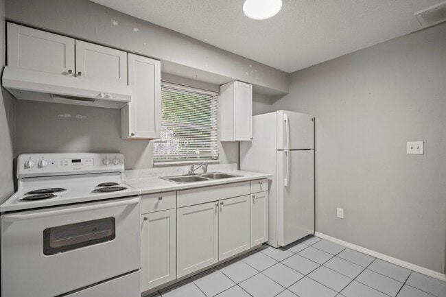 Building Photo - 75-77 Cypress St