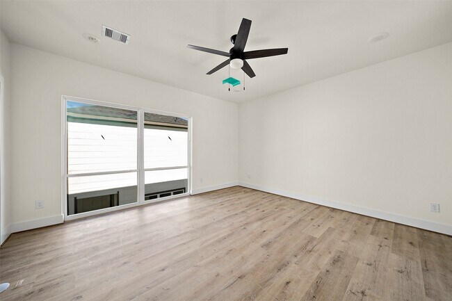 Building Photo - 2722 Nagle St