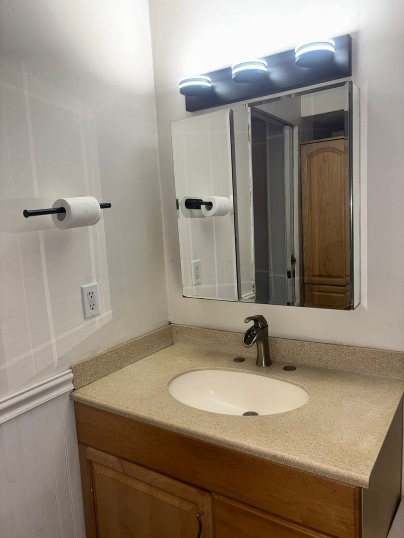 Building Photo - 803 9th Ave NW