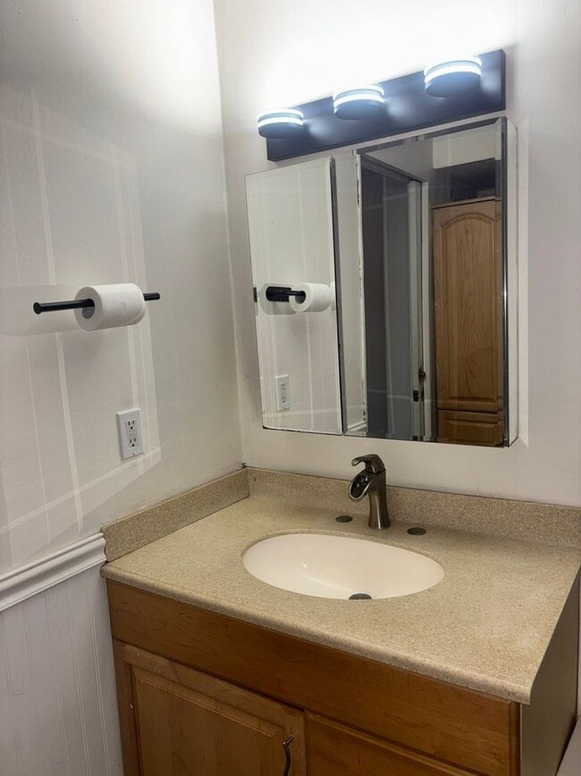 Building Photo - 803 9th Ave NW