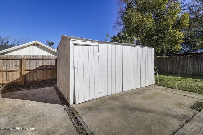 Building Photo - 4633 Kingsbury St