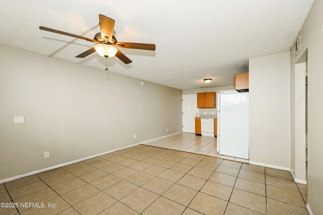 Building Photo - 1012 2nd St S